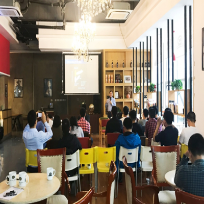 学会举行杰出演讲者报告会