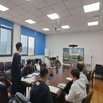 中国科学院张振东研究员作《地震面波全频散谱反演理论及应用》学术报告